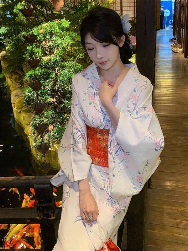 Traditional Japanese Kimono St - Photography Of The Year บทวิจารณ์และราคา